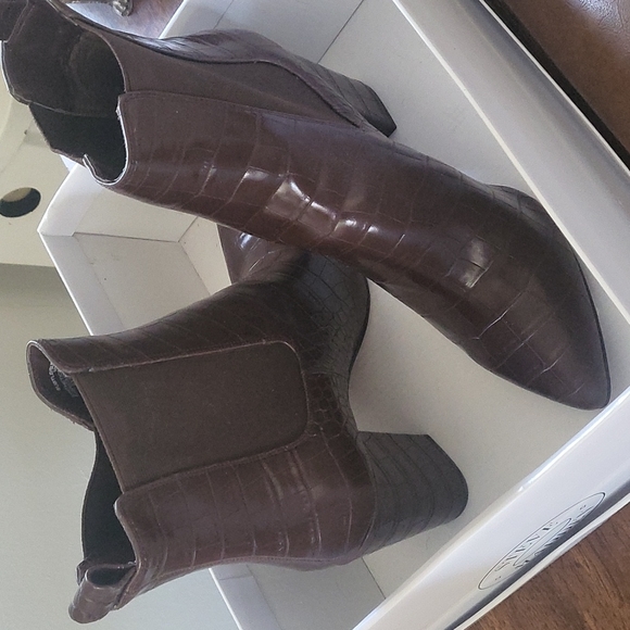 Steve Madden Boots - Picture 1 of 2